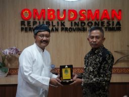 Wali Kota Pasuruan, Saifullah Yusuf (Gus Ipul) bersama Kepala Ombudsman Jatim Agus Mutaqqin (Foto: Humas Pemkot Pasuruan)