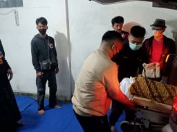 Jenazah dr Achmad Yurianto tiba di rumah duka di Kota Batu (Foto: Galih Rakasiwi/jatimnow.com)