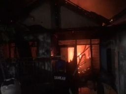 Dua Rumah di Kota Mojokerto Terbakar, Diduga Akibat Charger HP Meledak