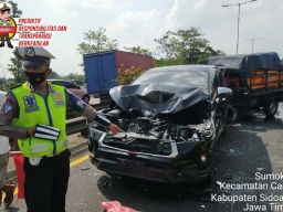Kecelakaan beruntun tiga mobil di Tol Sidoarjo-Porong (Foto: Sat PJR Polda Jatim for jatimnow.com)