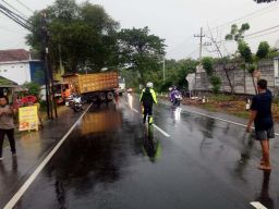 Kecelakaan tiga truk di Pasuruan (Foto: Ulum for jatimnow.com)