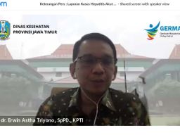 Kepala Dinas Kesehatan Jatim, dr Erwin Astha Triyono dalam konferensi pers virtual soal hepatitis akut (Foto: Tangkapan layar Zoom)