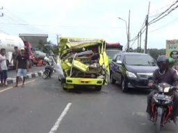 Kecelakaan Beruntun di Jombang, Sopir Truk Tewas Terjepit