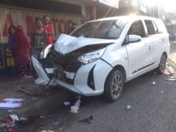 Toyota Calya Seruduk Pemotor di Mojoagung Jombang, Nenek dan Cucunya Tewas