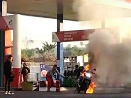 Motor Genio Terbakar di SPBU Jrengik, Sampang Usai Mengisi BBM