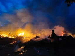 Kebakaran melanda Pasar Purwokerto, Kediri. (Foto: Yanuar Dedy/jatimnow.com)