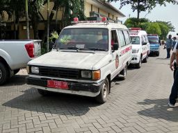 Pemberangkatan 4 jenazah korban kecelakaan bus di Tol Mojokerto. (Foto: Achmad Supriyadi/jatimnow.com)