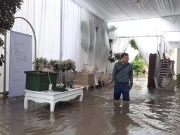 Akad Nikah Warga Probolinggo Digelar dalam Kepungan Banjir
