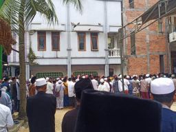 Ribuan snatri memadati Ponpes Syaichona Moh Cholil, Bangkalan. (Foto: Fathor Rahman/jatimnow.com)