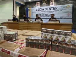 Bea Cukai merilis hasil penggagalan 1,9 juta batang rokok ilegal. (Foto : Yanuar Dedy/jatimnow.com)