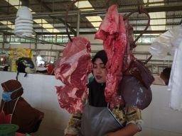 Wabah PMK Sapi Gak Ngefek, Stok Daging di Lamongan Aman