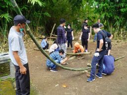 Mahasiswa UK Petra Gandeng Sahabat Bambu, Berdayakan Potensi Desa Mojotrisno