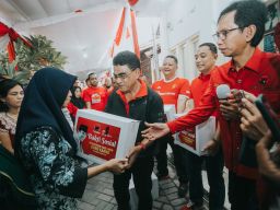 PDI Perjuangan Kota Surabaya melakukan bakti sosial untuk menyambut Hari Lahir Bung Karno 6 Juni 2022. (Foto: PDI Perjuangan for jatimnow.com)