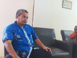 Ansori, Sekretaris Komisi B DPRD Lamongan saat menjelaskan alokasi anggaran BTT untuk PMK. (Foto: Adyad Ammy Iffansah/jatimnow.com)