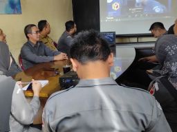 Bawaslu Kota Pasuruan mengikuti Apel Siaga Pengawasan Pemilu 2024 secara daring (Foto: Humas Pemkot Pasuruan)