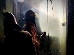 Pemilik Pergi Antar Anak Sekolah, Rumah di Gresik Hangus Terbakar