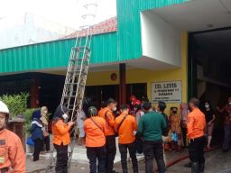 Datangi Rumah Terbakar di Surabaya, Polisi Malah Temukan Aktivitas Mencurigakan