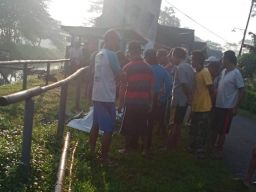 Penemuan jenazah yang mengapung di Sungai Molek Malang.(Foto: BPBD Kabupaten Malang)