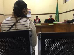 Kinanti Viola Rosa saat menjalani persidangan.(Foto: Fajar)