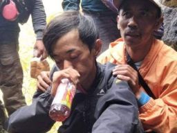 Roni Nur Efendi, wisatawan yang hilang di Gunung Bromo ditemukan selamat. (Foto: akun Facebook Syaiful Gondo)
