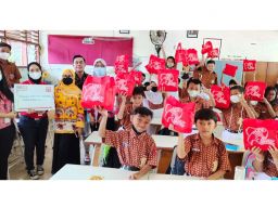 Alfamart dan EMCO Toys Bagikan 2000 Paket Mainan untuk Anak Indonesia