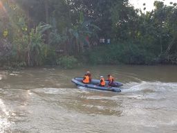 Pelajar SMP Hilang Tenggelam saat Berenang di Sungai Kaligunting, Jombang