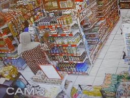 Tangkapan layar rekaman CCTV di minimarket kawasan Waru, Sidoarjo.