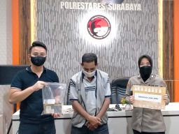 Pengedar Narkoba Disergap saat Tunggu Pelanggan Depan Minimarket di Surabaya