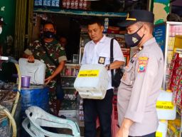 TNI-Polri di Lamongan Ikut Pantau Penjualan Minyak Goreng Curah