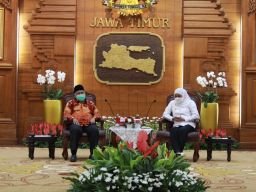 Pengurus DPW PKS Jatim saat menemui Gubernur Khofifah di Grahadi.(Foto: PKS Jatim/jatimnow.com)