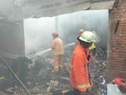 Rumah di Ngasem Kediri Terbakar, 2 Motor dan 500 Kayu Jati Hangus