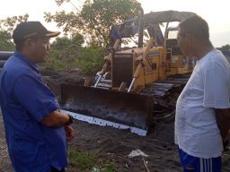 Komisi B DPRD Jember saat melakukan sidak tambak liar Desa Kepanjen, Kecamatan Gumukmas (Foto-foto: Dwi Kuntarto Aji/jatimnow.com)