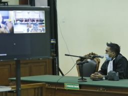 Ajukan Eksepsi, Hakim Itong Minta Dakwaan Jaksa KPK Dibatalkan
