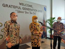 Ribuan Mahasiswa UK Petra Surabaya Dapat Wejangan Gubernur Khofifah