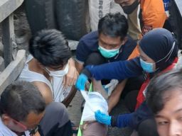Bayi di Surabaya Tewas Tertabrak Truk, Ibu Patah Kaki dan Tangan