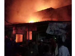 Diawali Suara Ledakan, Dua Kios di Pasar Kedungmaling, Mojokerto Terbakar