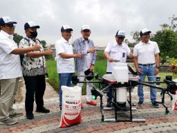 HUT Ke-50, Petrokimia Gresik Launching Pemupukan Menggunakan Drone