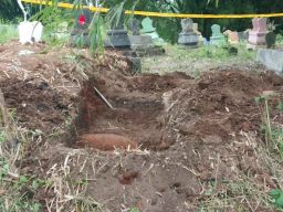 Pilihan Pembaca: Temuan Mortir, Lontong Tahu Mbah Katinem, Arisan Online