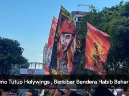 Video: Demo Tutup Holywings Permanen, Berkibar Bendera Habib Bahar