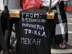 Viral Aksi Pak Tekad, Kayuh Sepeda Angin dari Bojonegoro Menuju Makkah