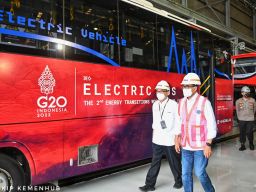 Menhub Cek Progres Produksi Bus Listrik Merah Putih untuk G20