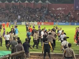 Ofisial-Pemain Persik Kediri Kejar Wasit Usai Dikalahkan Borneo FC di Kandang