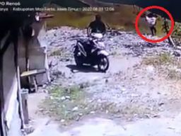 Viral, Aksi Dua Pencuri Kambing di Mojokerto Terekam CCTV