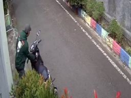 Viral Pencurian Dompet di Dasbor Motor, Pria Malang Ancam Pelaku