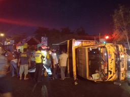Truk Terguling di Jombang, Arus Lalu Lintas Surabaya-Madiun Tersendat