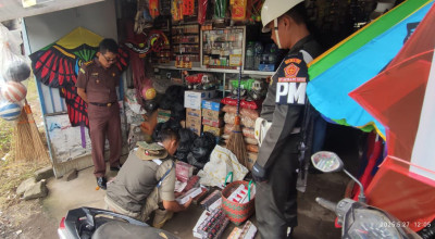 Satpol PP Jember Amankan 34 Ribu Rokok Ilegal Satpol PP Jember Amankan 34 Ribu Rokok Ilegal