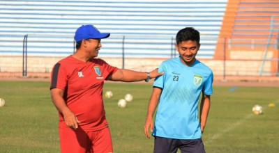 Hambali Tholib Dirumorkan Kembali ke Persela Lamongan usai 5 Tahun Berpisah Hambali Tholib Dirumorkan Kembali ke Persela Lamongan usai 5 Tahun Berpisah