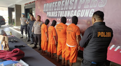 Polisi Tangkap 5 Predator Seksual di Tulungagung, Korban Capai 19 Anak Polisi Tangkap 5 Predator Seksual di Tulungagung, Korban Capai 19 Anak