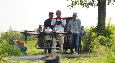Respons Cepat Mas Dhito Tangani Lahan Padi Terendam Banjir di Purwoasri Respons Cepat Mas Dhito Tangani Lahan Padi Terendam Banjir di Purwoasri