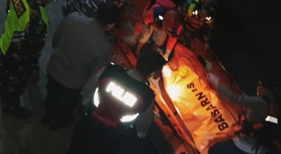 Dua Jenazah Korban KMP Tunu Pratama Jaya ditemukan Dua Jenazah Korban KMP Tunu Pratama Jaya ditemukan